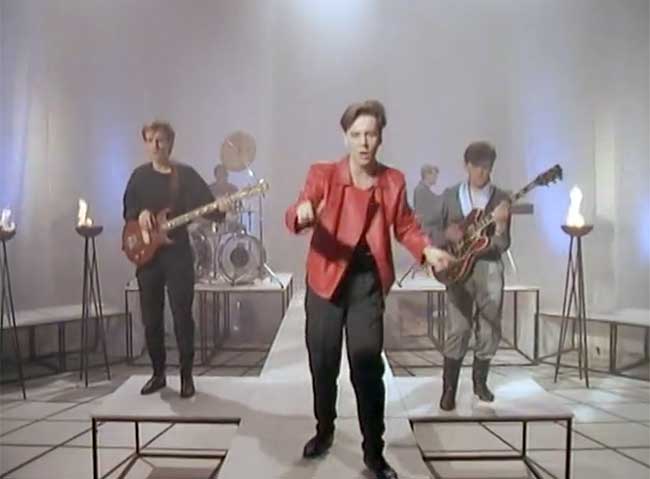 Simple Minds - Up On The Catwalk  (1984)